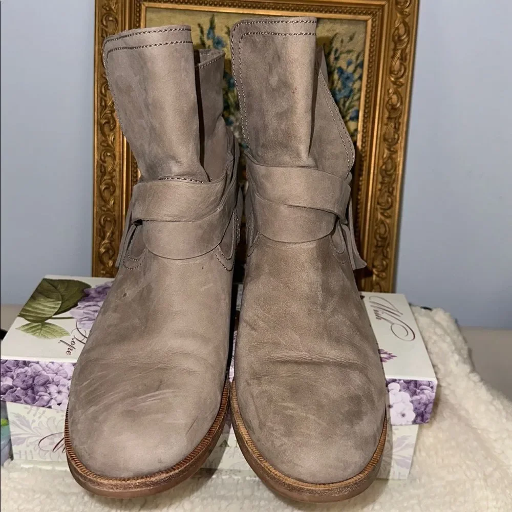 UGG 7.5 Elora Sahara Suede Ankle Block Heel Boots